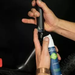 TUNAP Lagerfett 100g Im Spender -Renthal-Laden ts pflege 78 scaled 1